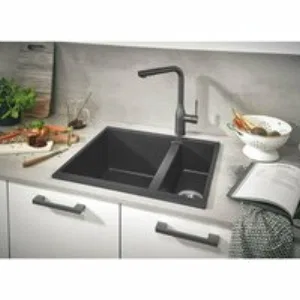 Мойка GROHE K500 с 1,5 чашей, 555 x 460 мм, черный гранит (31648AP0) Мойка GROHE K500 с 1,5 чашей, 555 x 460 мм, черный гранит (31648AP0)