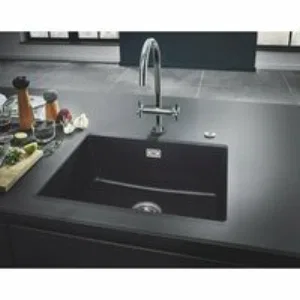 Мойка GROHE K700U с одной чашей, 610 x 460 мм, черный гранит (31655AP0) Мойка GROHE K700U с одной чашей, 610 x 460 мм, черный гранит (31655AP0)