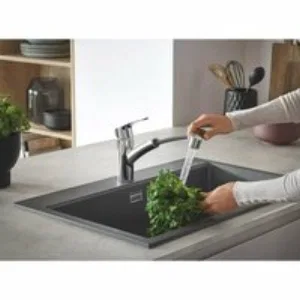 Смеситель для кухонной мойки GROHE Eurosmart с вытяжным душем, хром (30305001) Смеситель для кухонной мойки GROHE Eurosmart с вытяжным душем, хром (30305001)
