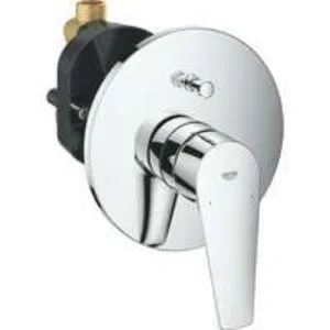 Смеситель для ванны GROHE BauEdge в комплекте с монтажной частью, хром (29079001) Смеситель для ванны GROHE BauEdge в комплекте с монтажной частью, хром (29079001)