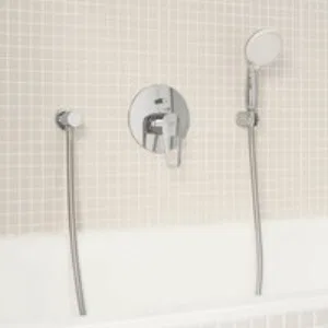 Смеситель для ванны GROHE BauLoop в комплекте с монтажной частью, хром (29081001) Смеситель для ванны GROHE BauLoop в комплекте с монтажной частью, хром (29081001)