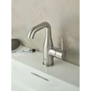 Смеситель для раковины GROHE Essence с донным клапаном, M-size, суперсталь (24173DC1) Смеситель для раковины GROHE Essence с донным клапаном, M-size, суперсталь (24173DC1)