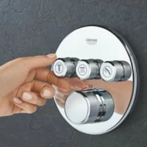 Внешняя часть термостата для душа GROHE Grohtherm SmartControl на 3 потребителя, хром (29121000) Внешняя часть термостата для душа GROHE Grohtherm SmartControl на 3 потребителя, хром (29121000)